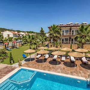 Ξενοδοχείο με διαμερίσματα Halkidiki Greek Pride ηotel&apartments